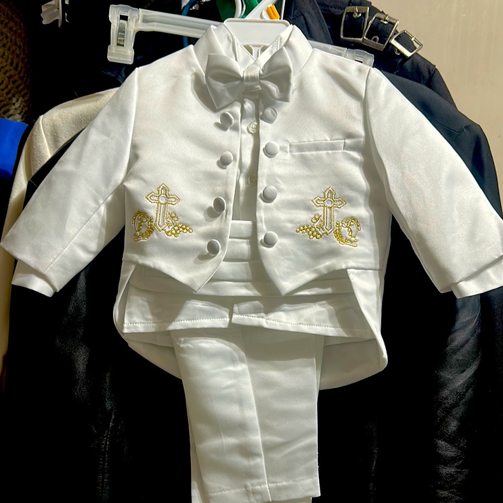 White Formal newborn 5 piece Suit with Gold Embroidery, comes with Free gift